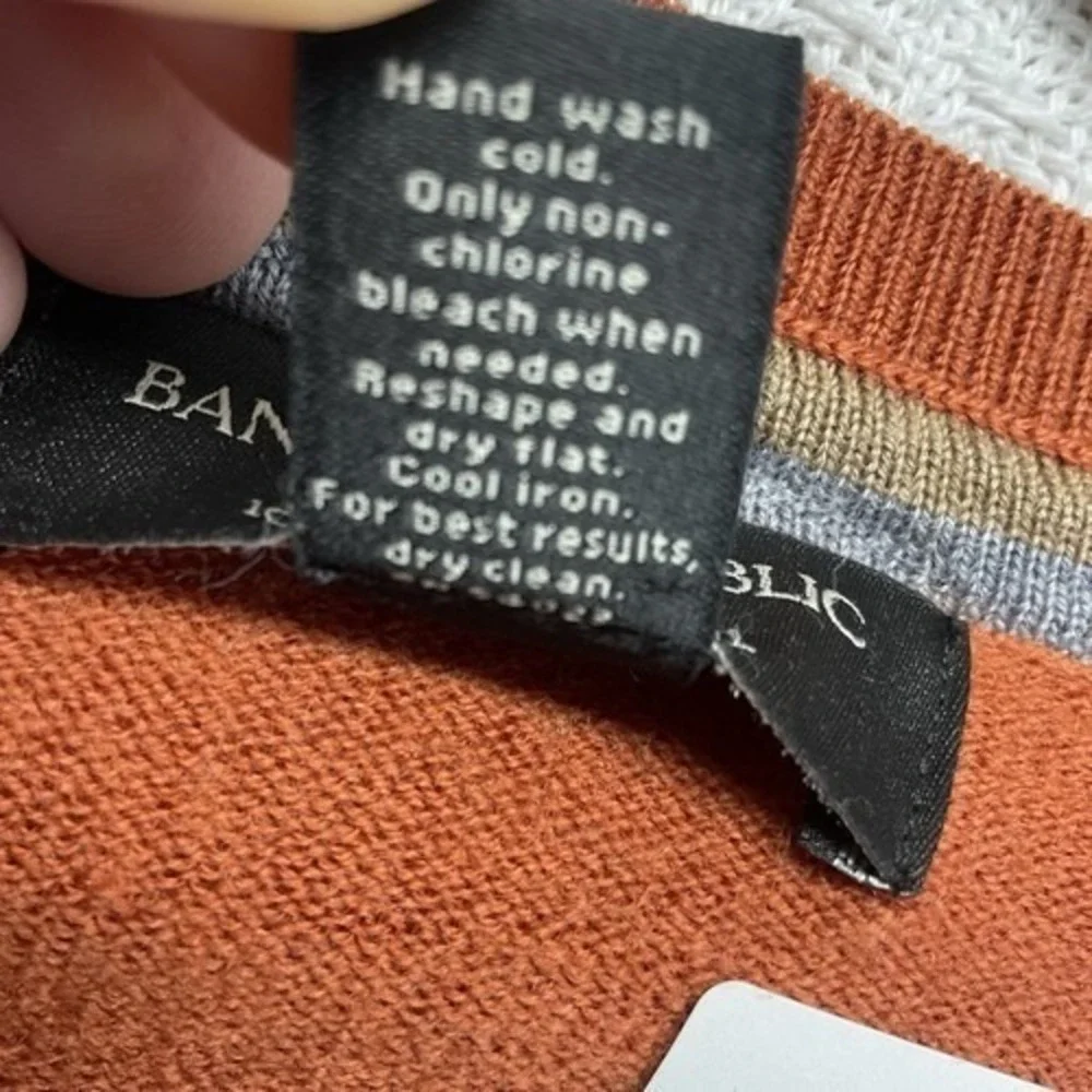 NWOT Banana Republic Orange V-Neck Sweater Men L China Extra Fine Merino‎ Wool